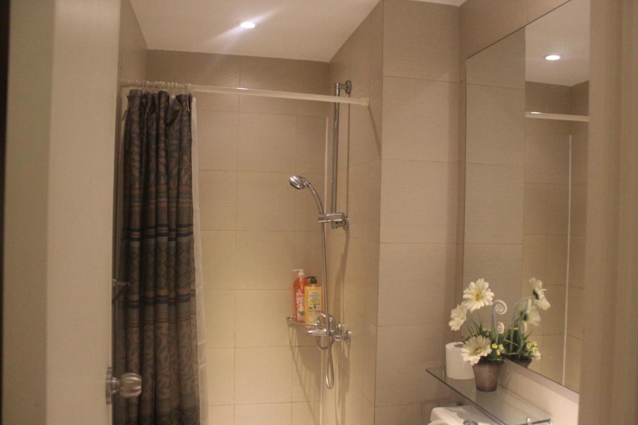 Azure Urban Resort A4 Near Airport Mall With Wavepool Paranaque City Exterior photo