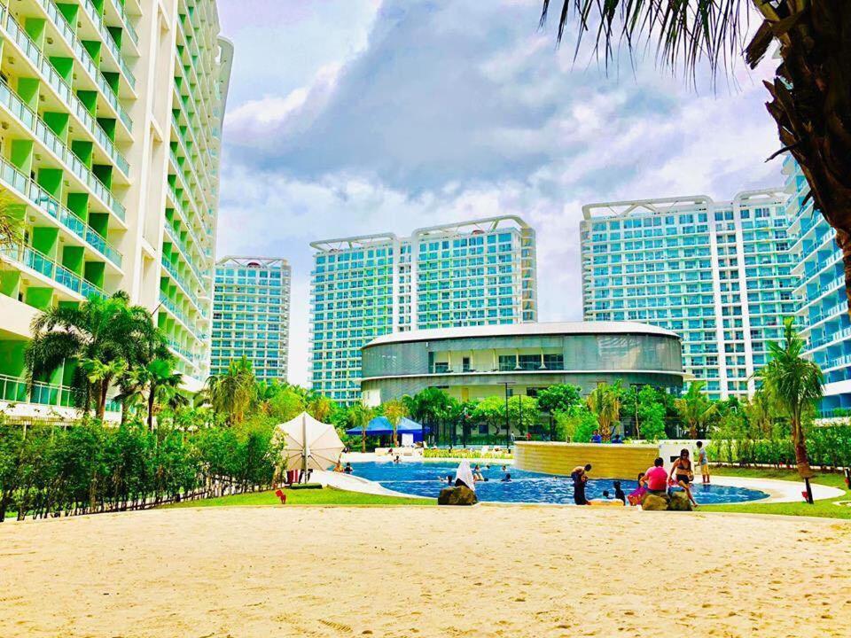 Azure Urban Resort A4 Near Airport Mall With Wavepool Paranaque City Exterior photo