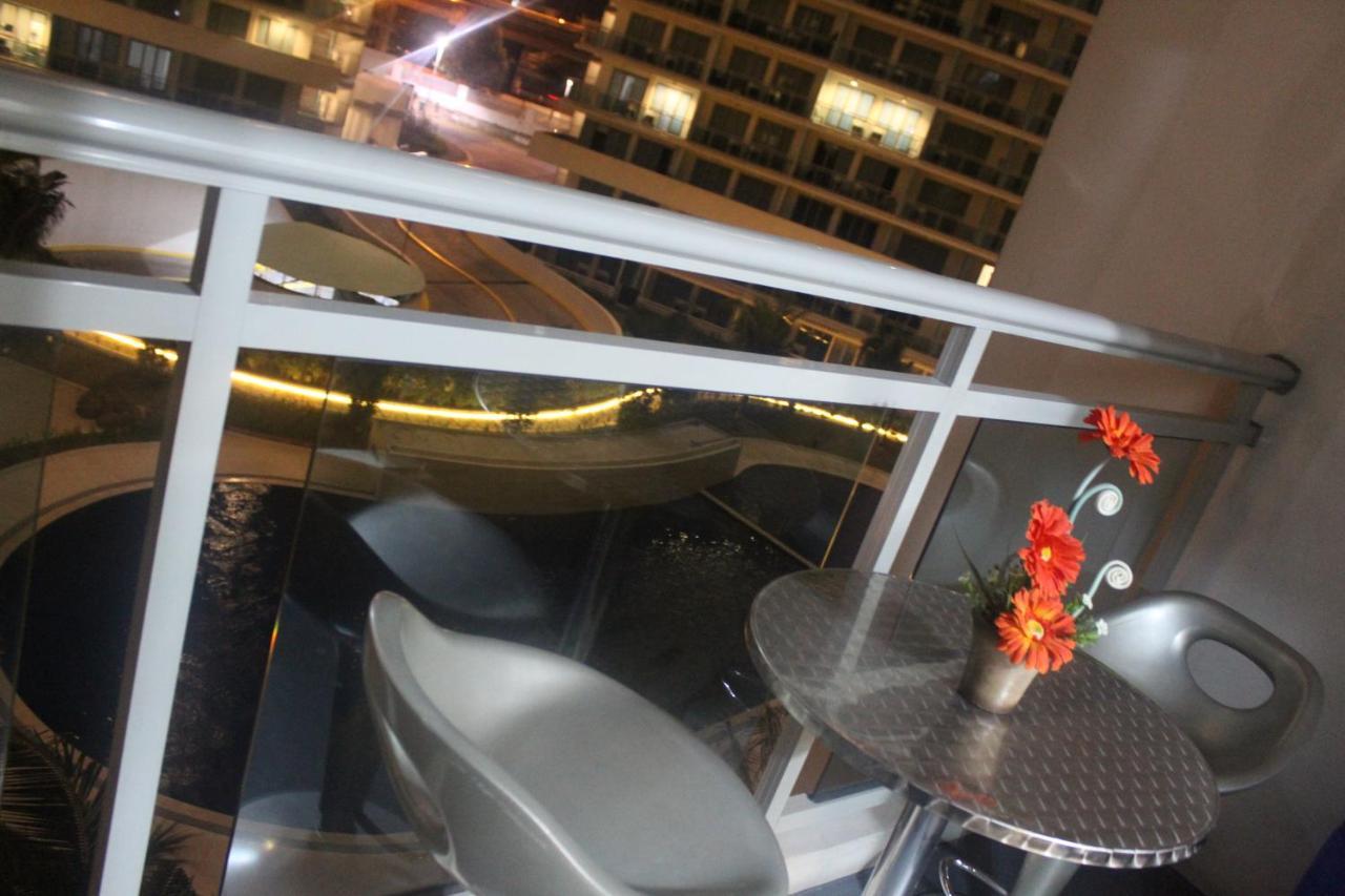 Azure Urban Resort A4 Near Airport Mall With Wavepool Paranaque City Exterior photo