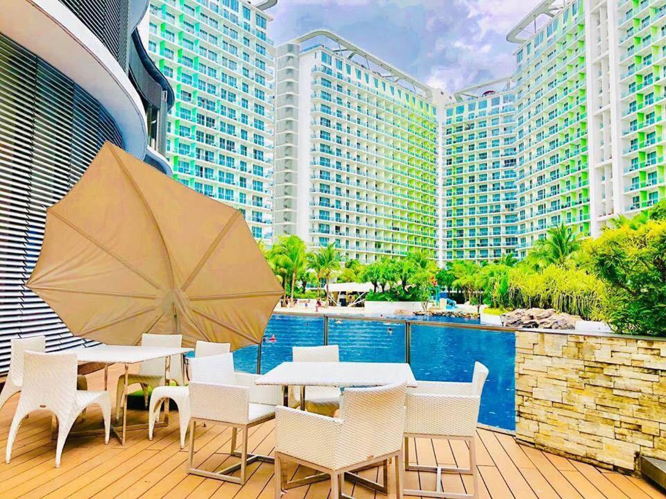 Azure Urban Resort A4 Near Airport Mall With Wavepool Paranaque City Exterior photo