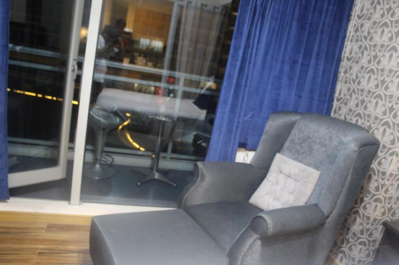 Azure Urban Resort A4 Near Airport Mall With Wavepool Paranaque City Exterior photo