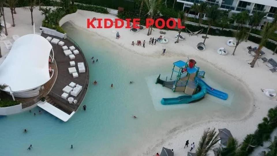 Azure Urban Resort A4 Near Airport Mall With Wavepool Paranaque City Exterior photo