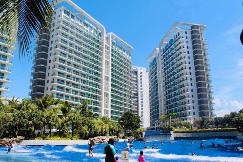 Azure Urban Resort A4 Near Airport Mall With Wavepool Paranaque City Exterior photo